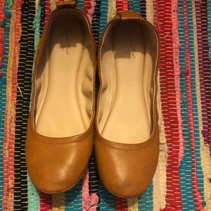Universal Thread Light Brown Flats